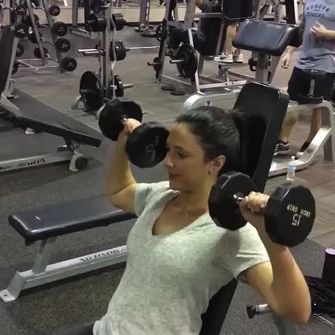 Alternating Shoulder Press thumbnail