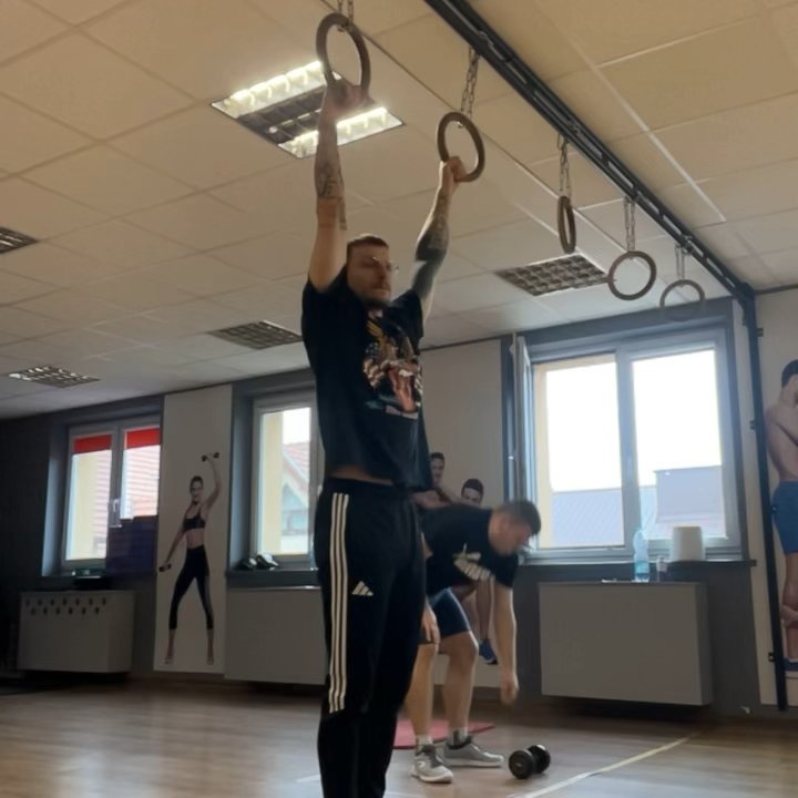 Tuck Front Lever Raise thumbnail