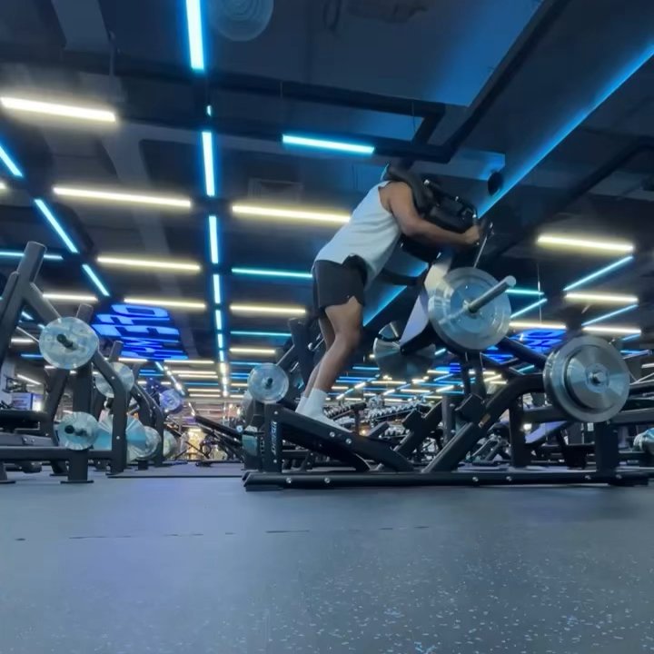V Squat Machine thumbnail