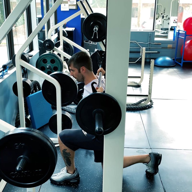 Smith Machine Lunge thumbnail