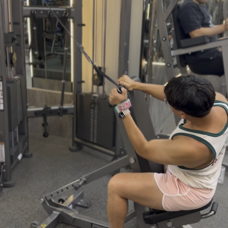 Chest Supported Single Arm Cable Lat Pulldown thumbnail