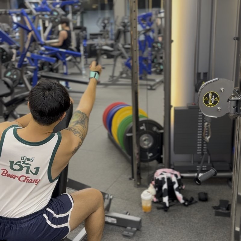 Chest Supported Single Arm Cable Lat Pulldown thumbnail
