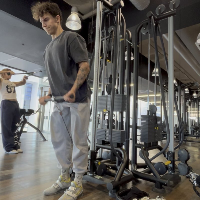 Faceaway Cable Curls thumbnail