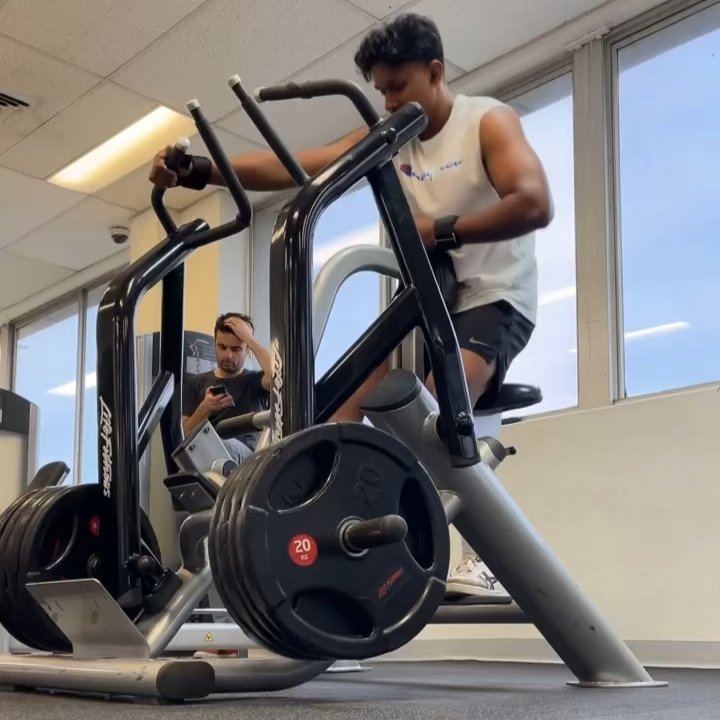 Hammer Strength Iso-Lateral Row thumbnail