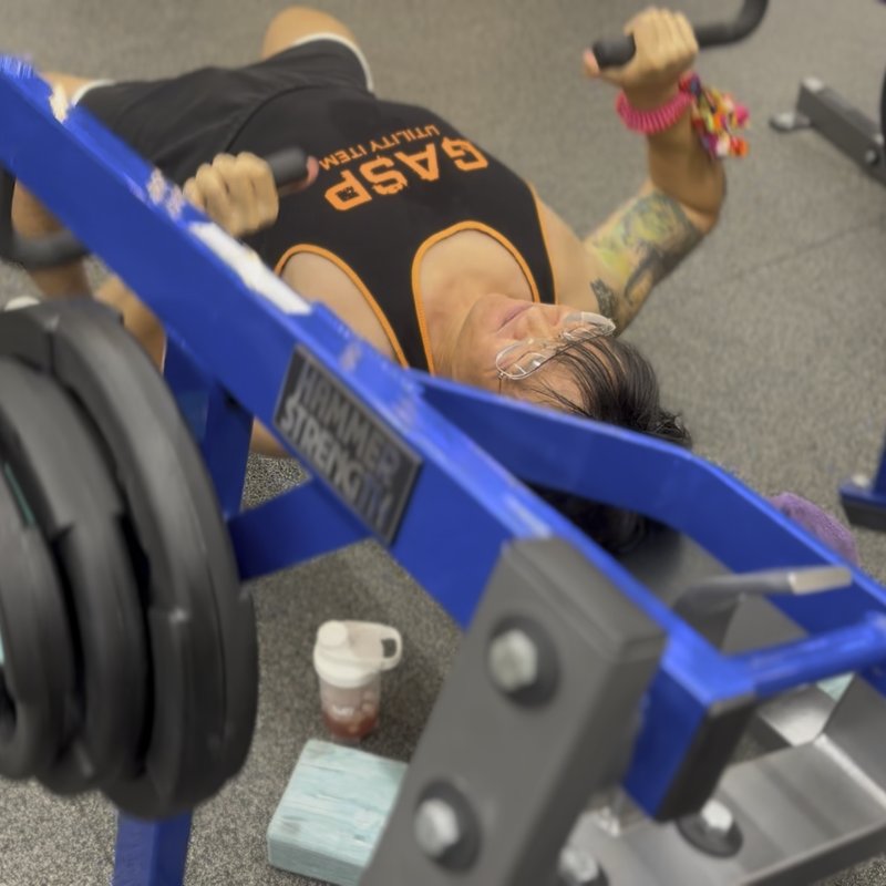 Hammer Strength Iso-Lateral Horizontal Bench Press thumbnail