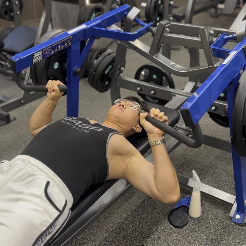 Hammer Strength Iso-Lateral Horizontal Bench Press thumbnail