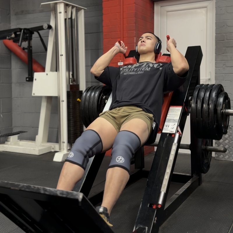 Hack Squat Machine - Proper Form & Technique Guide | Gravitus