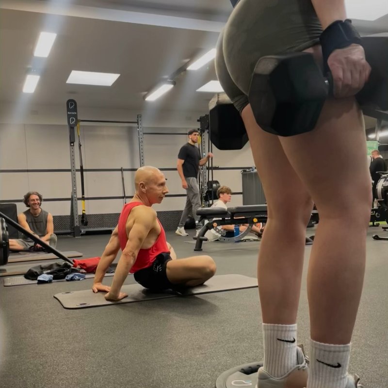 DB Reverse Lunges thumbnail