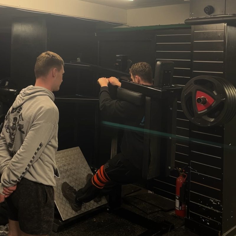 Pendulum Squat thumbnail