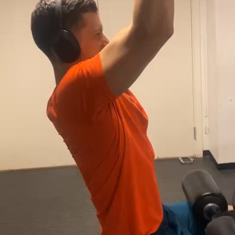 Close Grip Underhand Lat Pulldown thumbnail