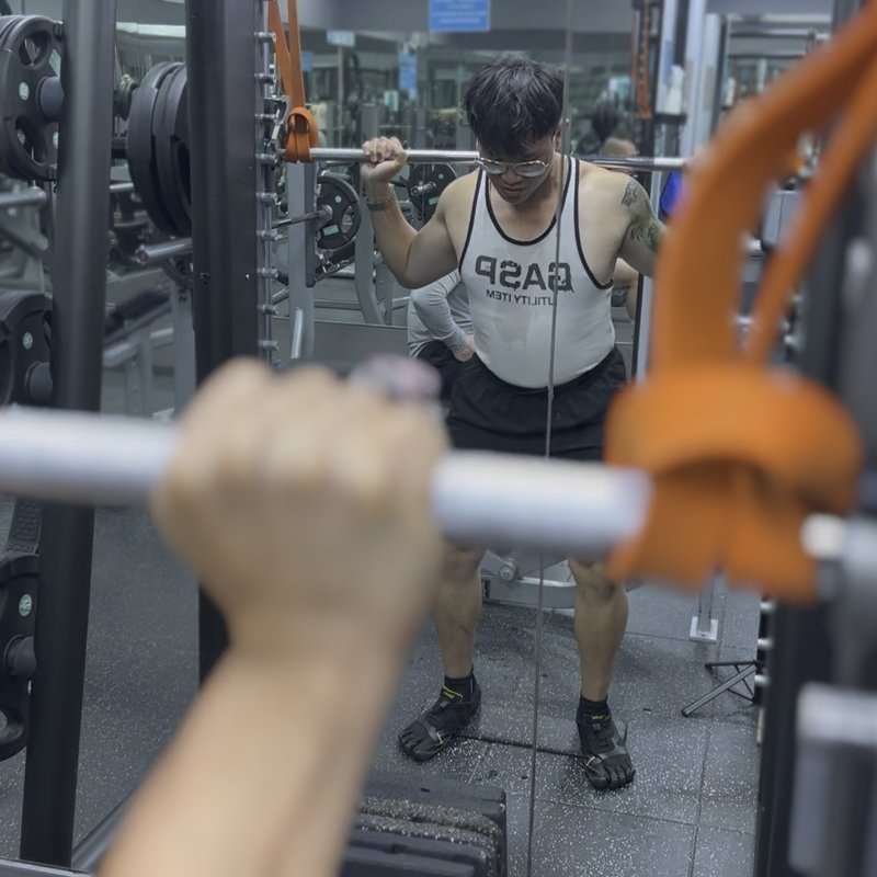 Smith Machine Squat thumbnail