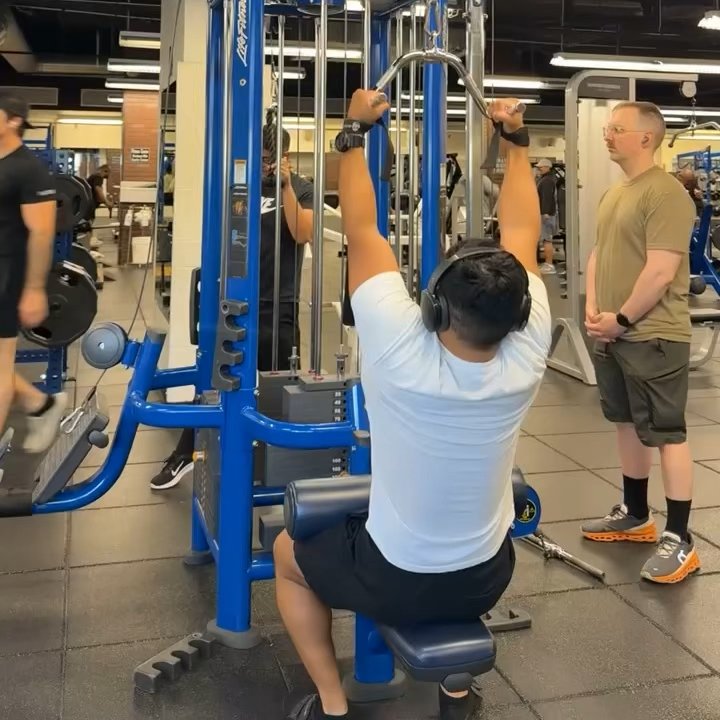 Neutral Grip Lat Pulldown video demonstration