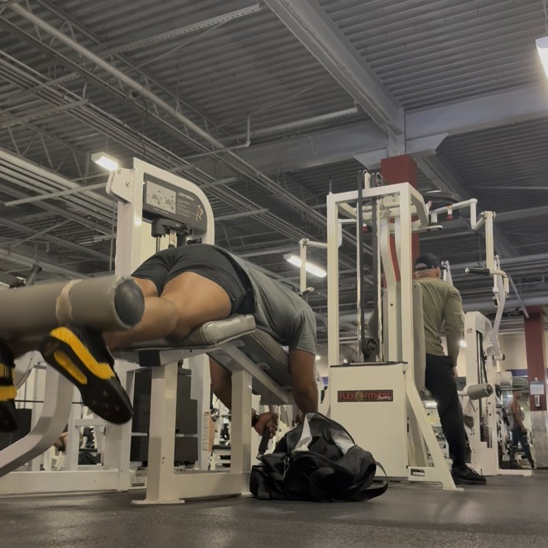 Life Fitness Lying Leg Curl thumbnail