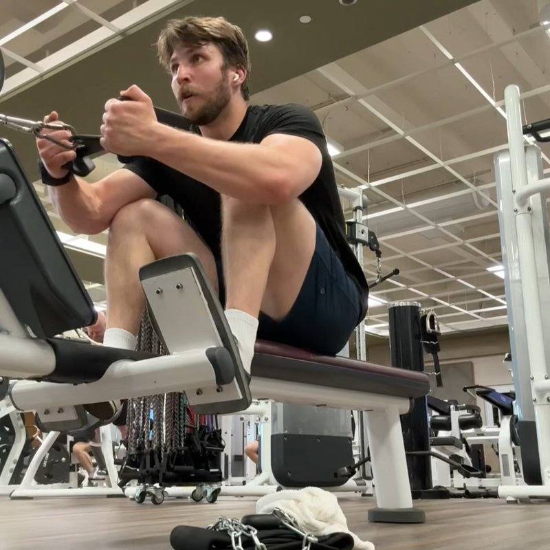 Close-Grip Seated Cable Row thumbnail