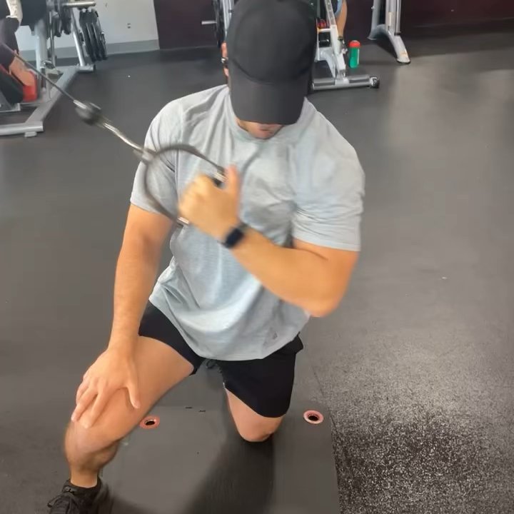 Cross-Body Lat Pull-Around thumbnail