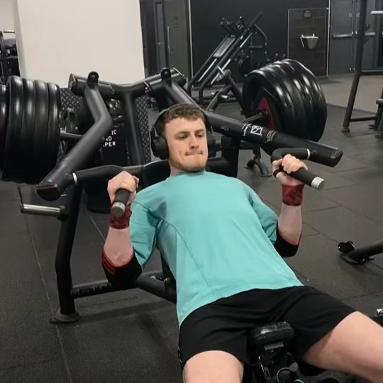 Plate Loaded Incline Chest Press thumbnail