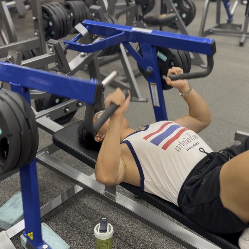 Hammer Strength Iso-Lateral Horizontal Bench Press thumbnail